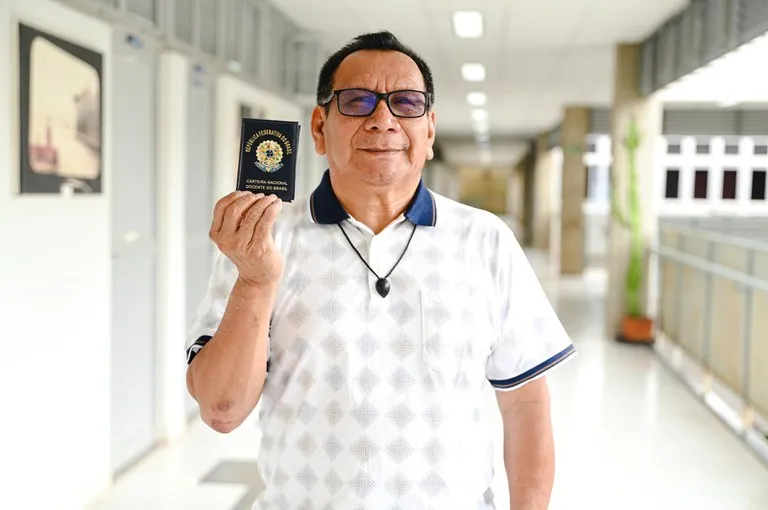 Professor com a CNDB