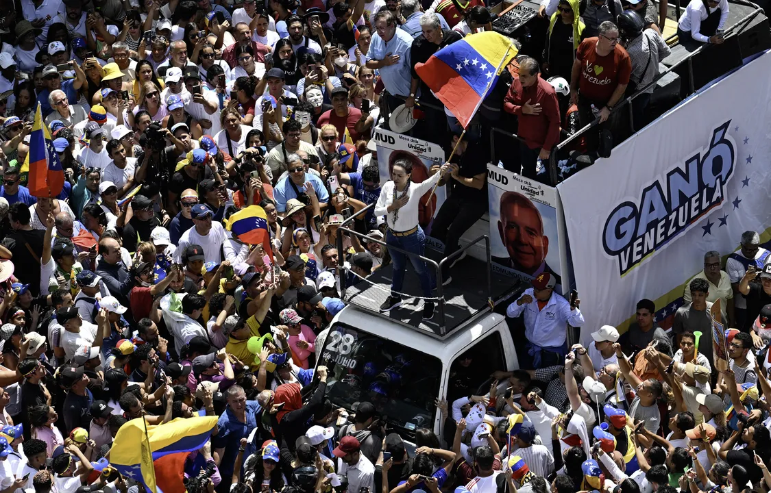 Imagem ilustrativa da imagem Maduro organiza novos exercícios militares após Nobel de opositora