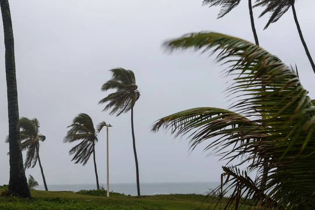 Previsão é de céu nublado a parcialmente nublado com chuva