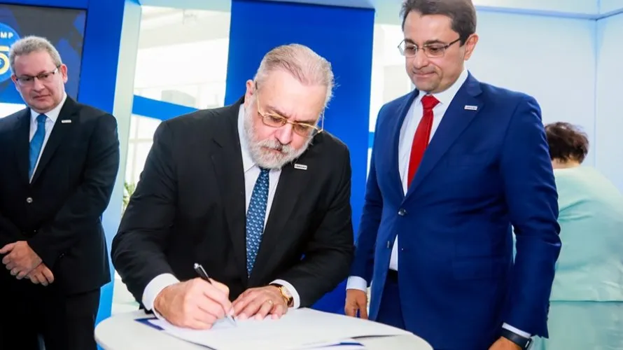 Filiação do ex-PGR Augusto Aras