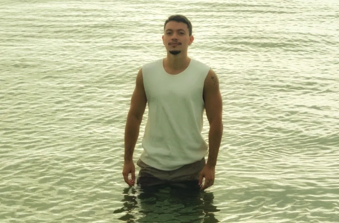 O cantor e compositor Mateus Tranzilo