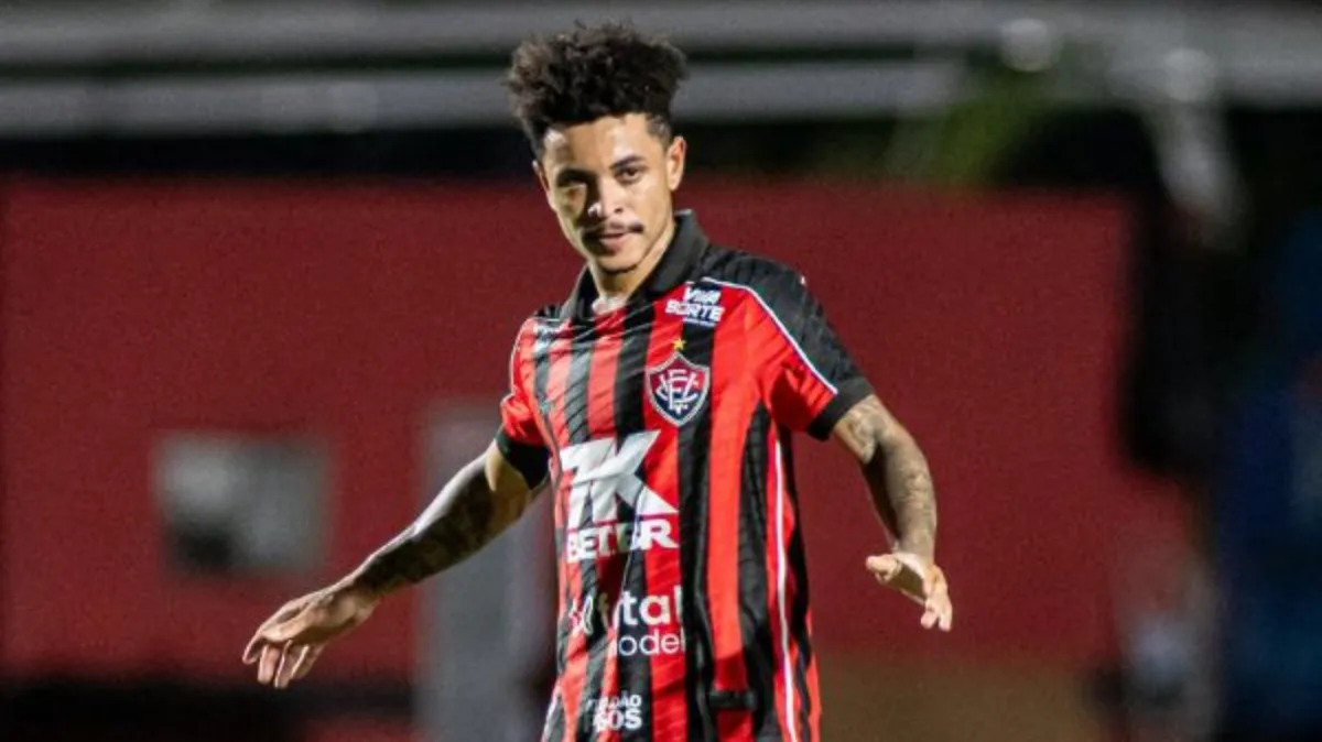 Matheuzinho pelo Vitória
