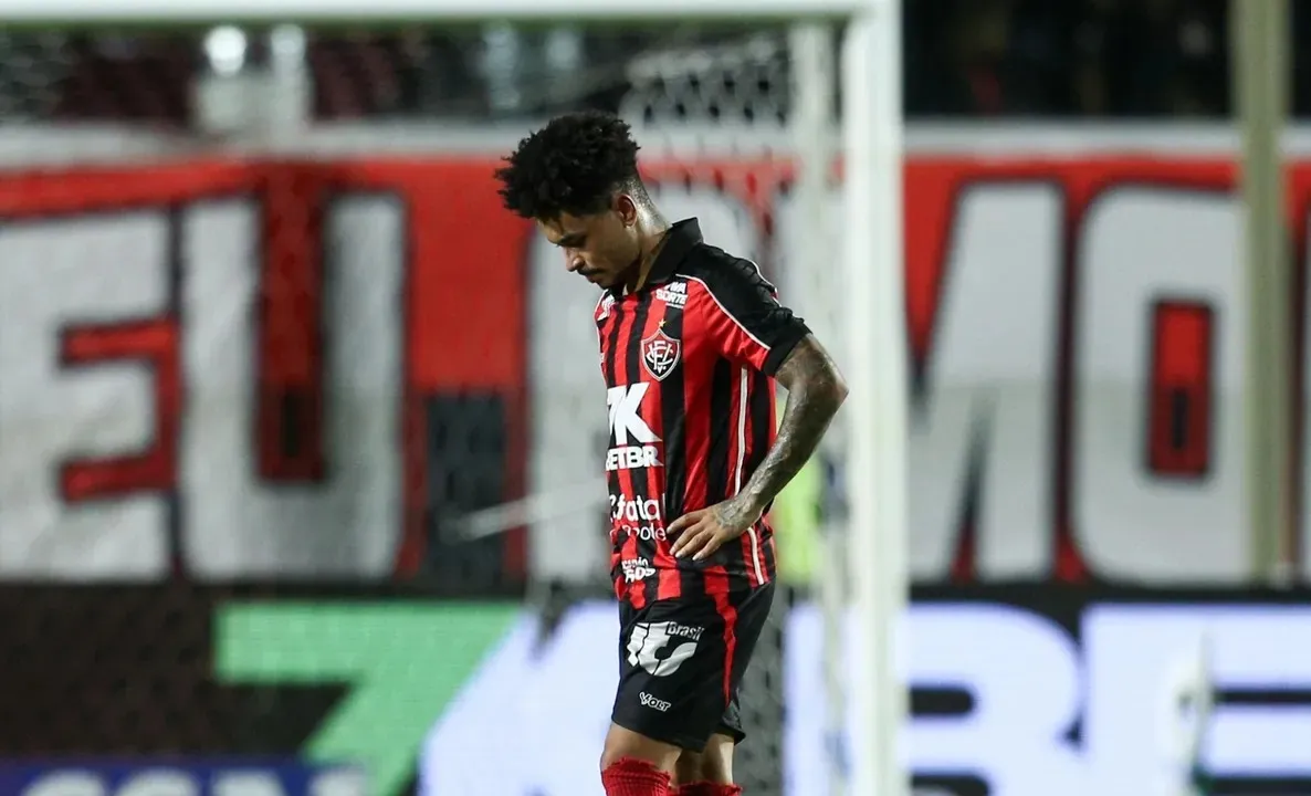 Matheuzinho pelo Vitória