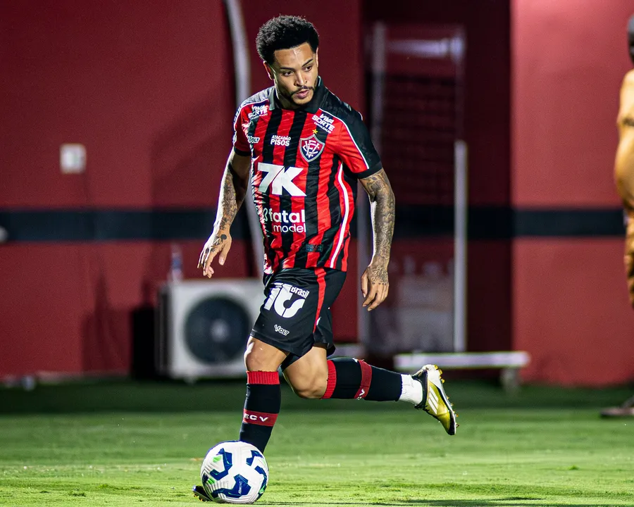 Matheuzinho, meia do Vitória