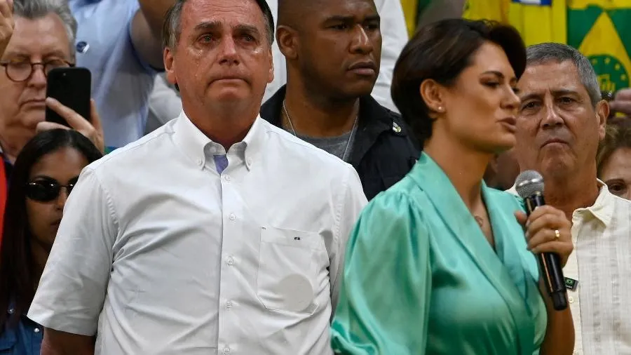 Michelle Bolsonaro lamenta prisão do marido