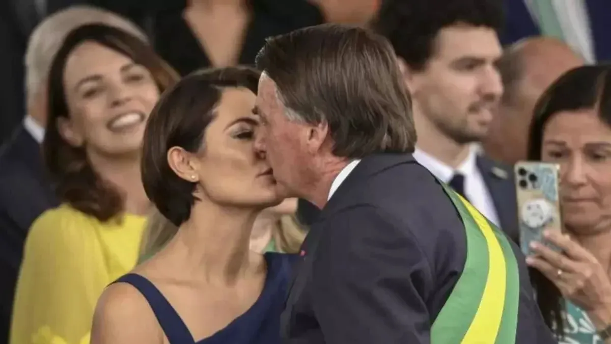 Michelle Bolsonaro e o marido Jair Bolsonaro
