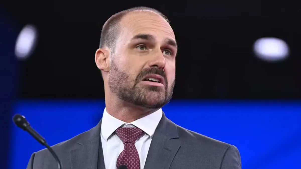 Eduardo Bolsonaro será notificado via edital