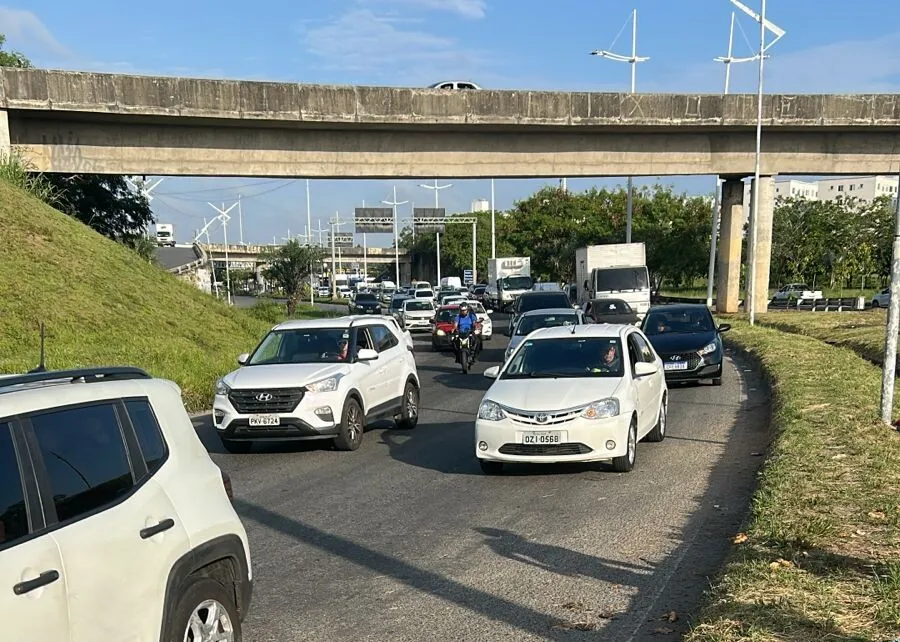Viaduto próximo ao Aeroporto Internacional de Salvador