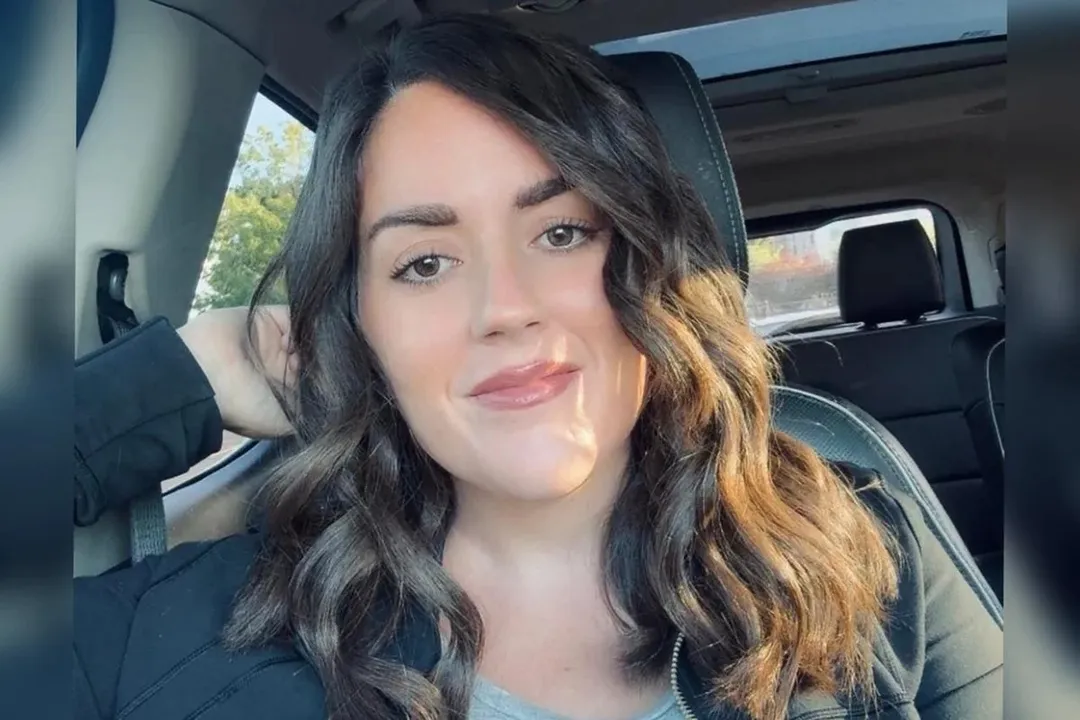 Mulher descobriu câncer raro ao acordar com rosto deformado