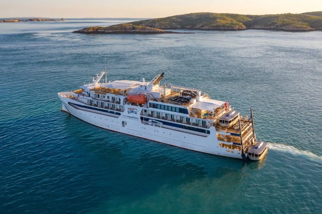 A mulher desembarcou do Coral Adventurer no sábado, 25