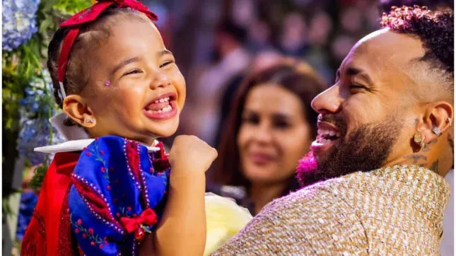 Neymar e  Mavie, de 2 anos