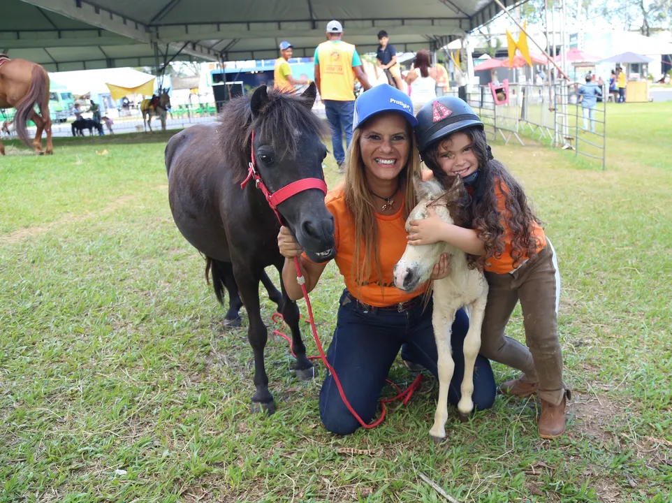 Feira Nacional da Agropecuária (FENAGRO) 33ª edição

Família do Campo. 

Na foto:Zulmira Sena,adestradora de cavalos E sua filha Catharina Sena,05anos. 

Foto: Denisse Salazar/Ag. A TARDE
Data: 06/12/2024