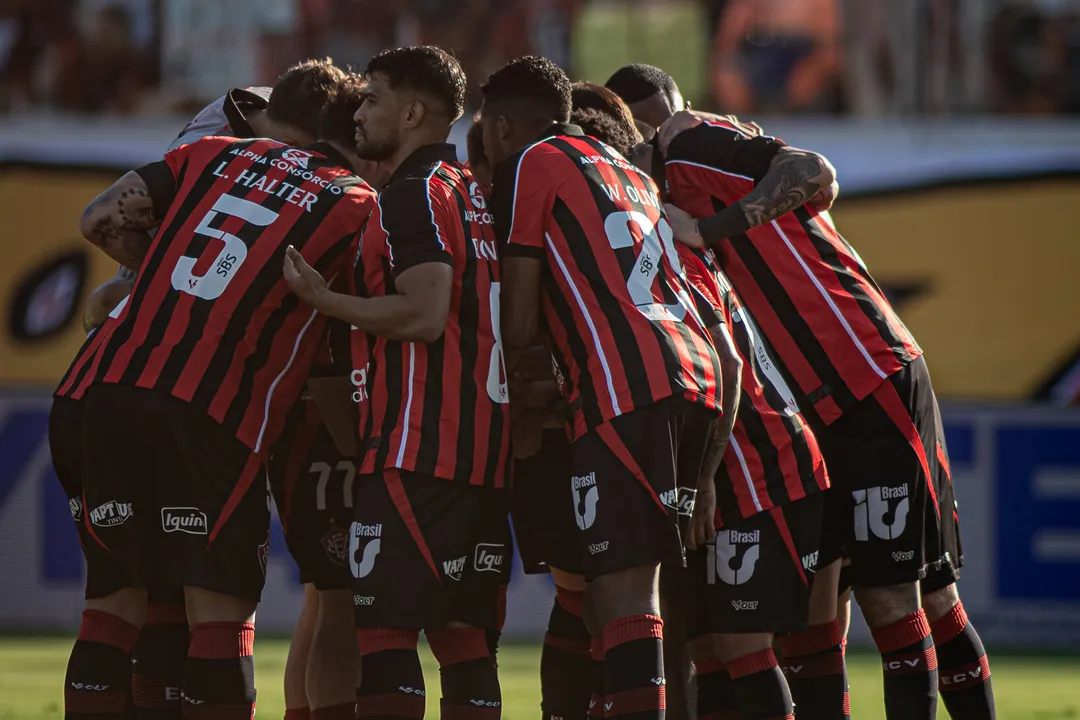 Jogadores do Vitória reunidos antes do duelo com o Botafogo