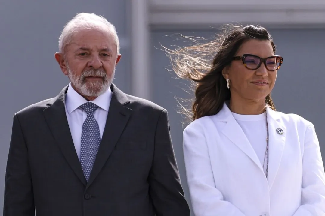 Lula ao lado da primeira-dama Janja