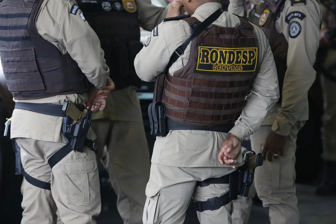 PM pode enrijecer normas para uso de redes sociais.