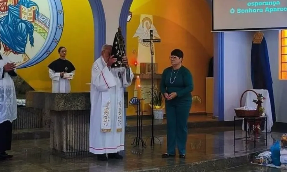 Membros da comunidade e fiéis tentaram socorrer o religioso, mas o sacerdote não resistiu