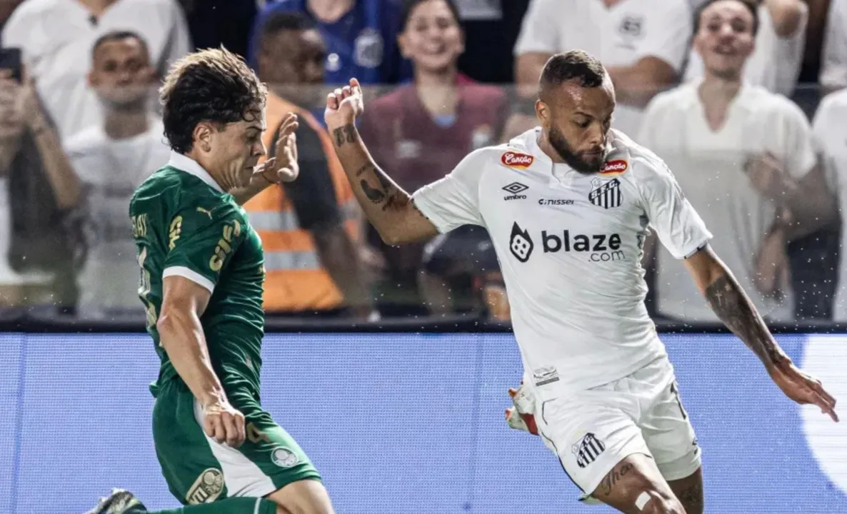 Giay e Guilherme em campo na Vila Belmiro