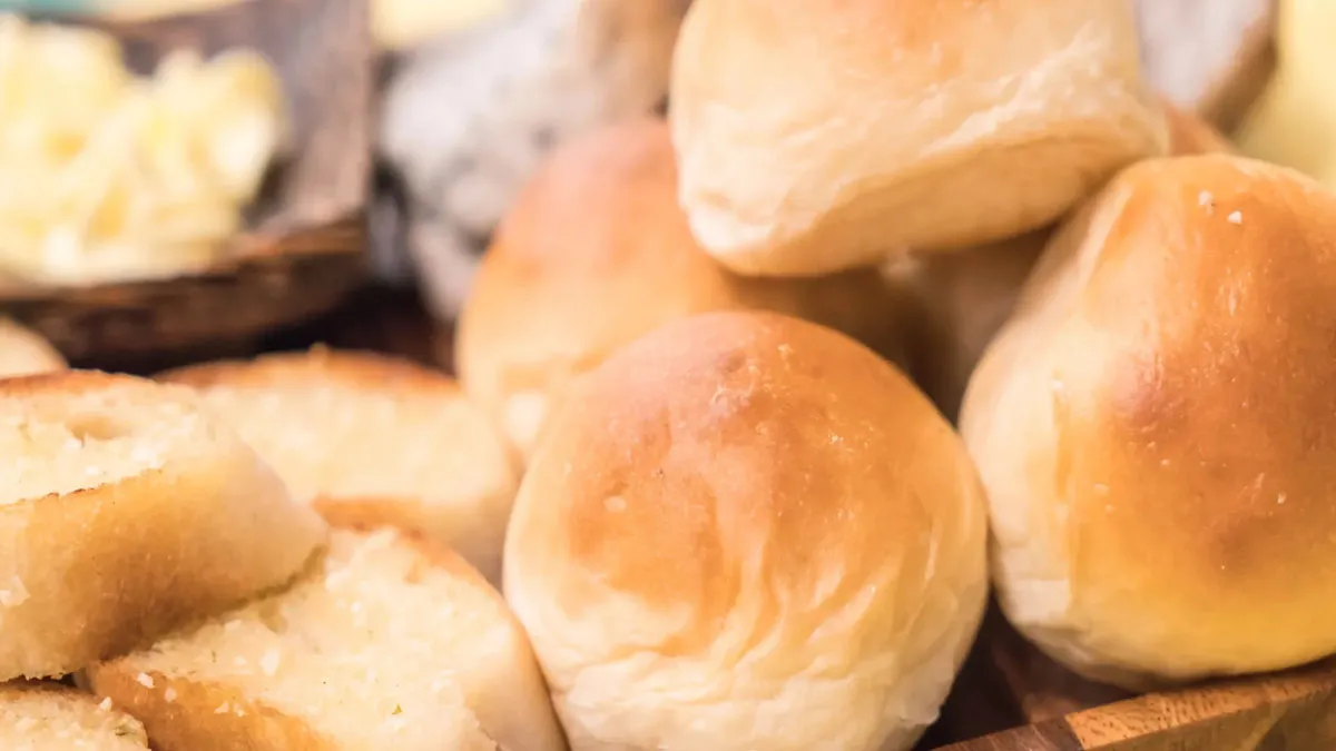 Receita de pãozinho de iogurte e aveia é fonte nutritiva