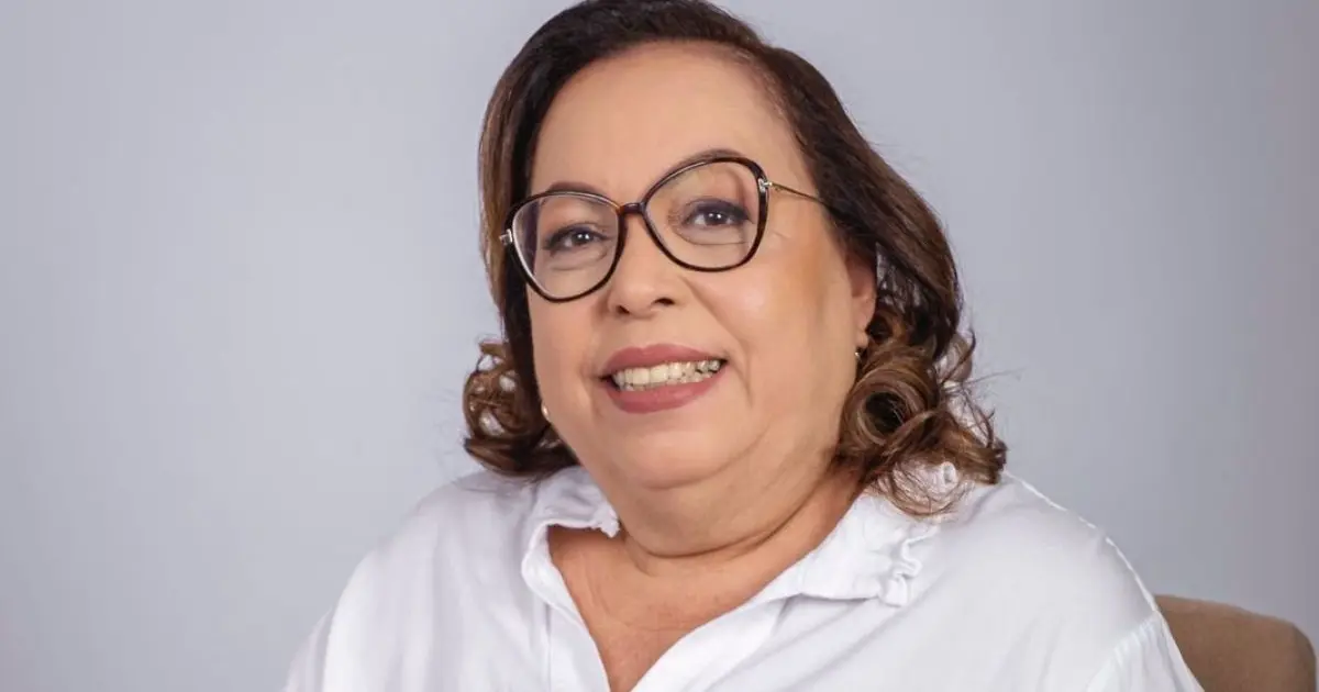A professora e doutora Mônica Neves Aguiar