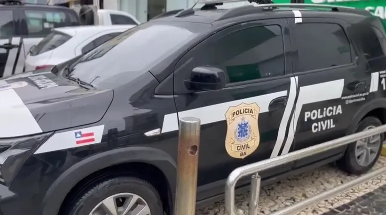 Polícia cumprindo mandados no bairro da Pituba em Salvador