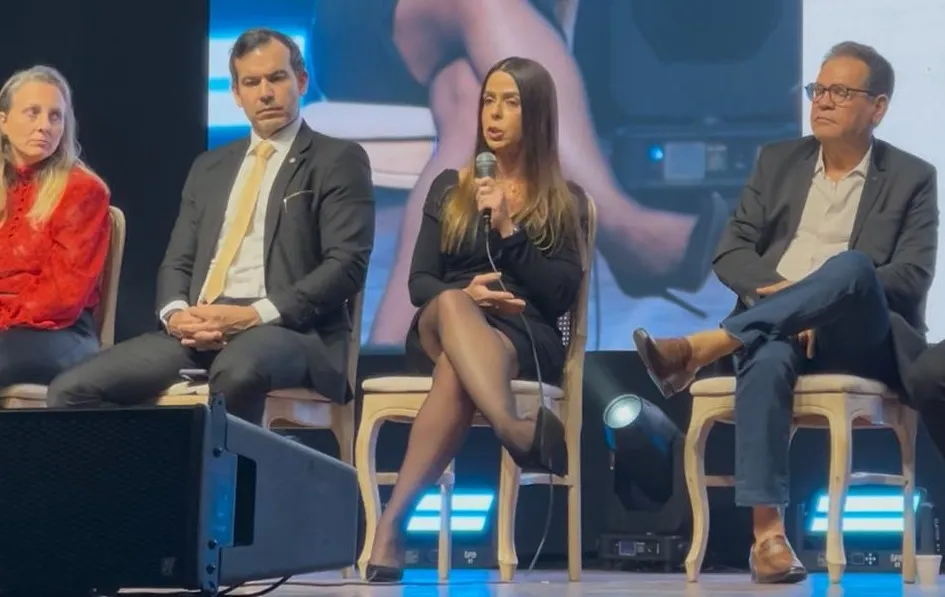 Milena Sales palestrou em Feira de Santana durante Encontro de Revendedores promovido pelo Sindicombustíveis Bahia