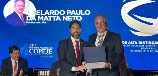 Abelardo Paulo da Matta Neto, foi agraciado com a medalha Ministro Célio Silva.