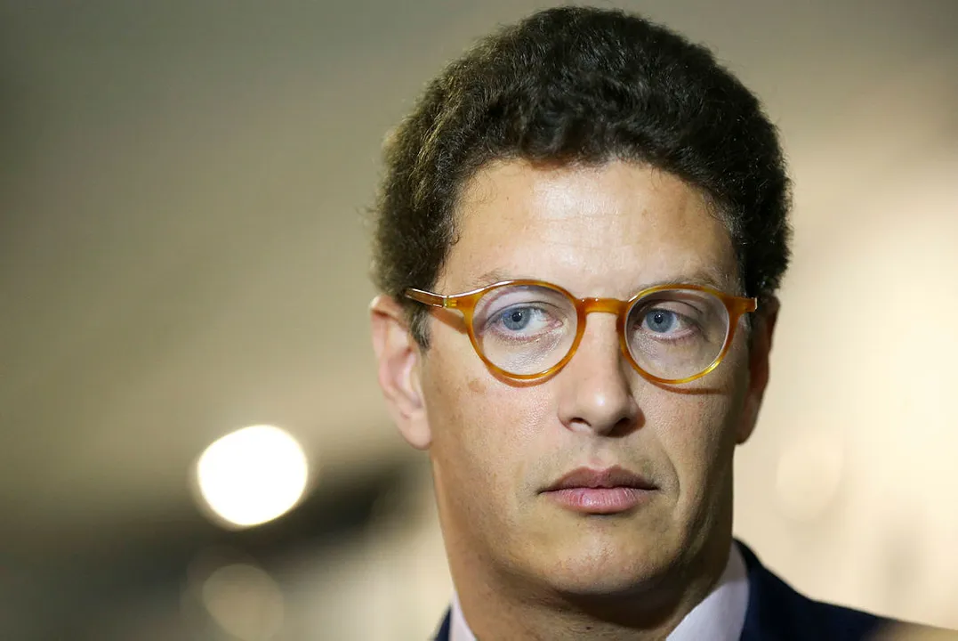 Salles faz parte de grupo político que, por vezes, demonstra simpatia pela Monarquia