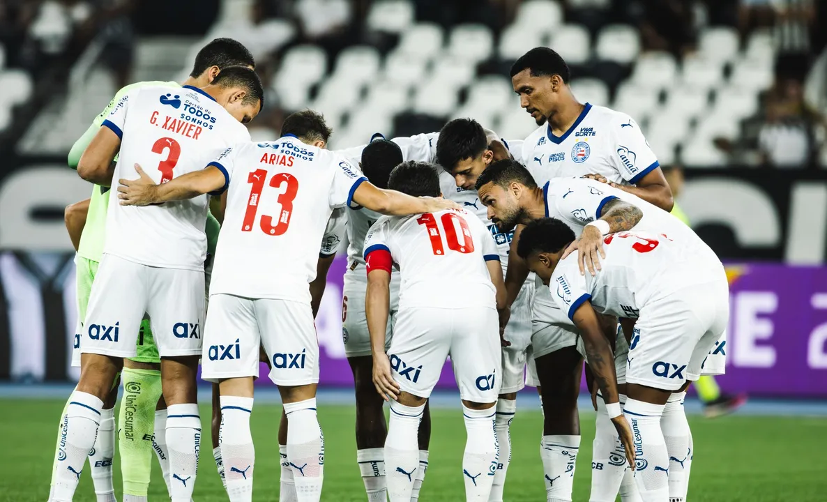 Jogadores em campo pelo Bahia