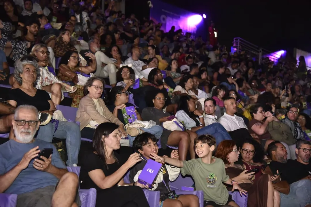 Arquibancada cheia e olhos brilhando: o espetáculo do Open Air conquista Salvador