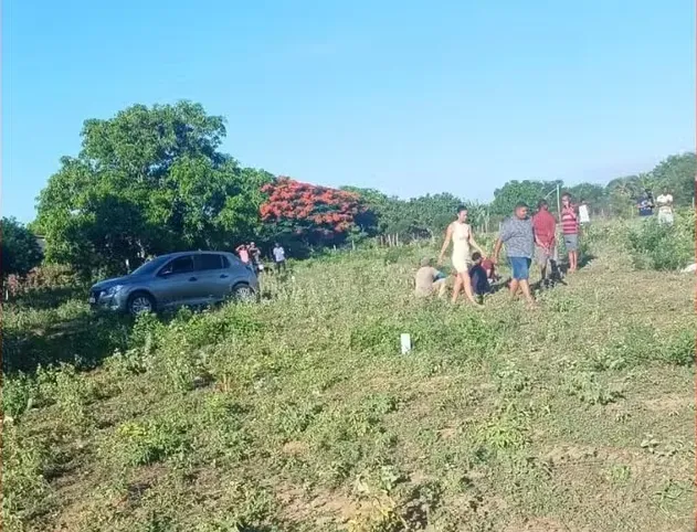 Durante a prisão, os policiais apreenderam uma arma de fogo que pode ter sido usada na execução, além de drogas