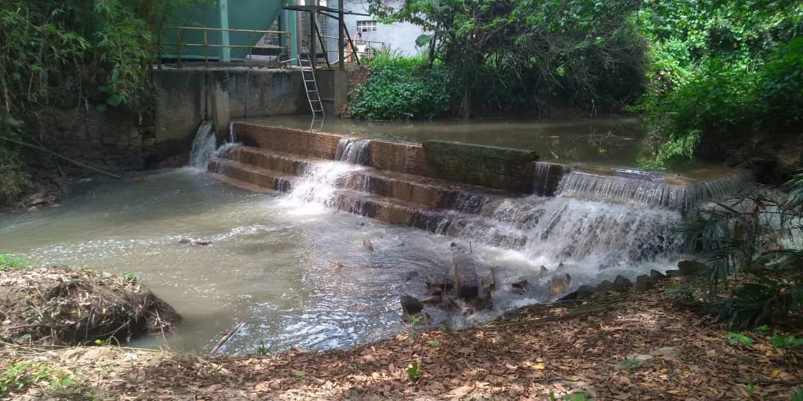 Segundo morador, tanque da Penha Papéis fica ao lado do Rio Pitinga