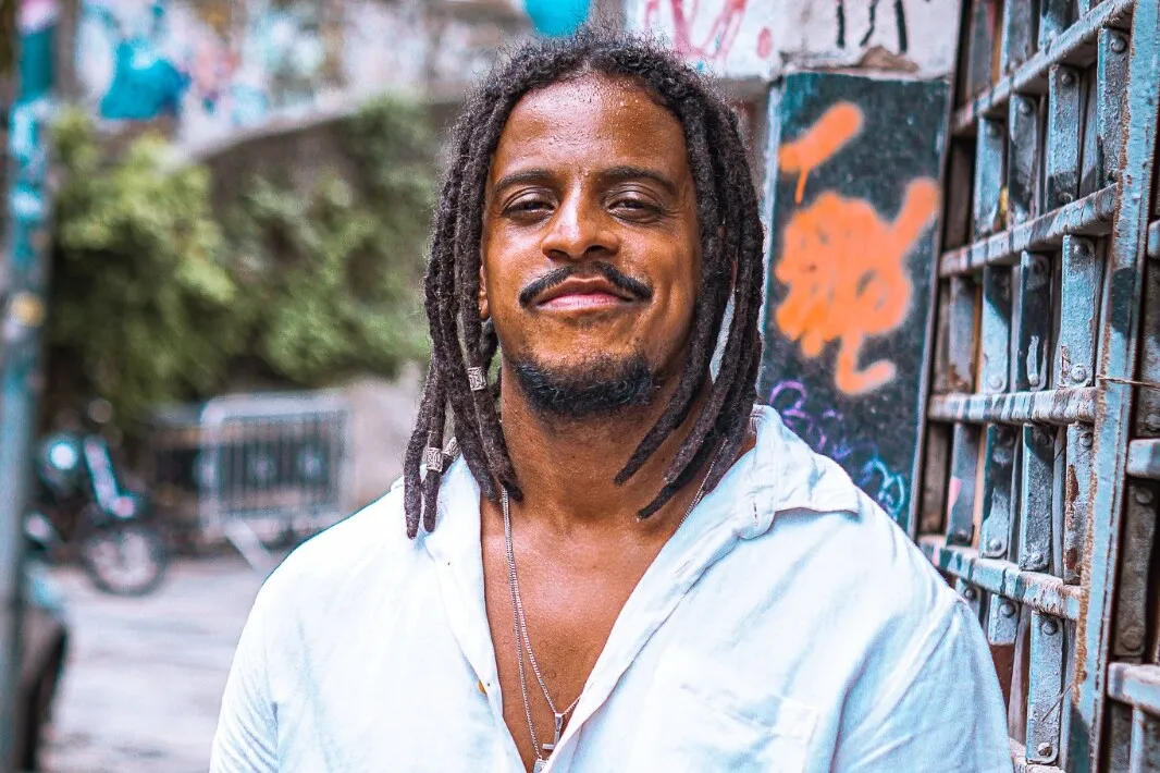 Marcos Luca Valentim defende que o combate ao racismo no futebol depende da ação direta dos atletas