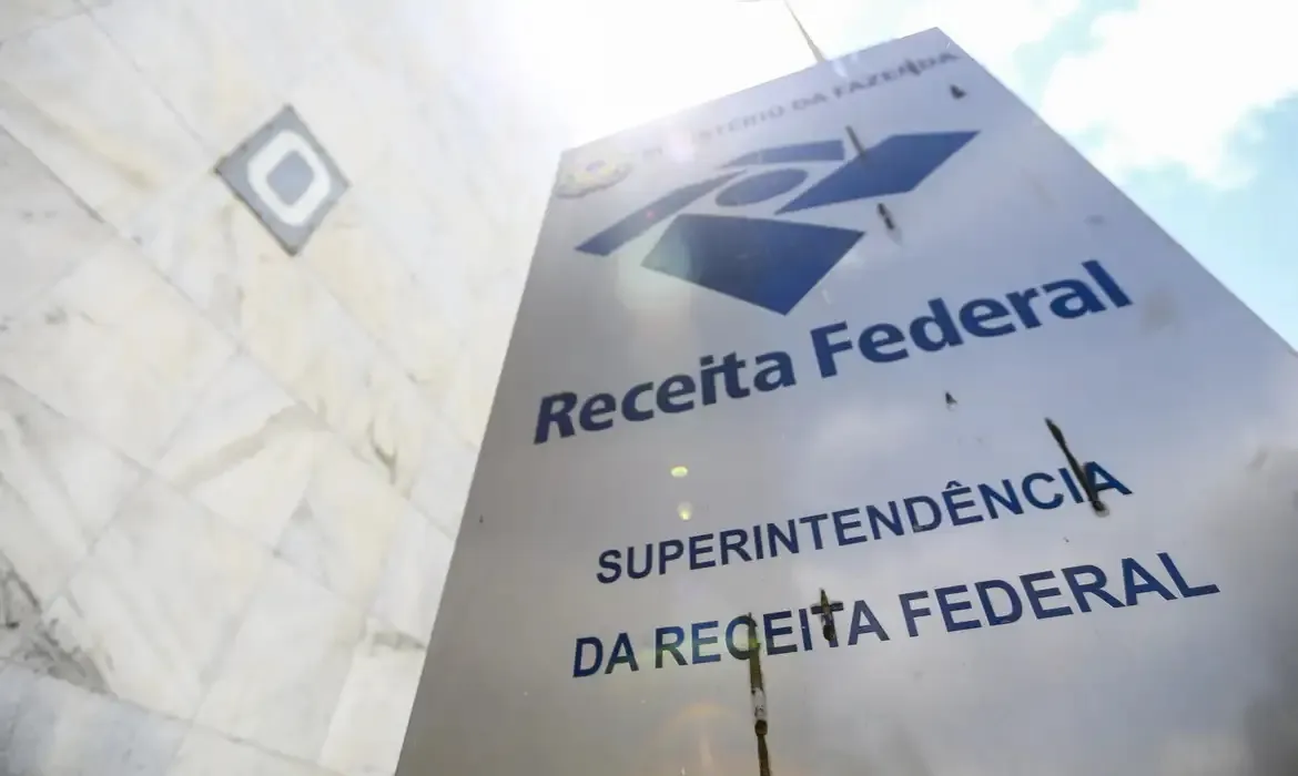 Receita Federal reforça que não solicita pagamentos por telefone, e-mail ou aplicativos de mensagem