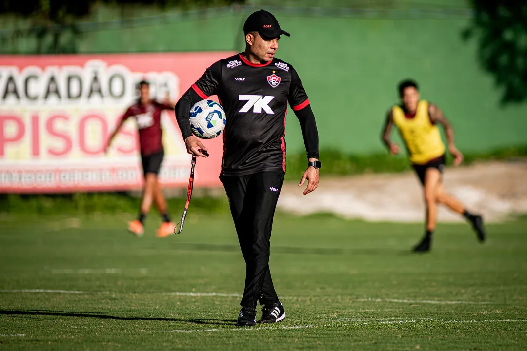 Jair Ventura, técnico do Vitória
