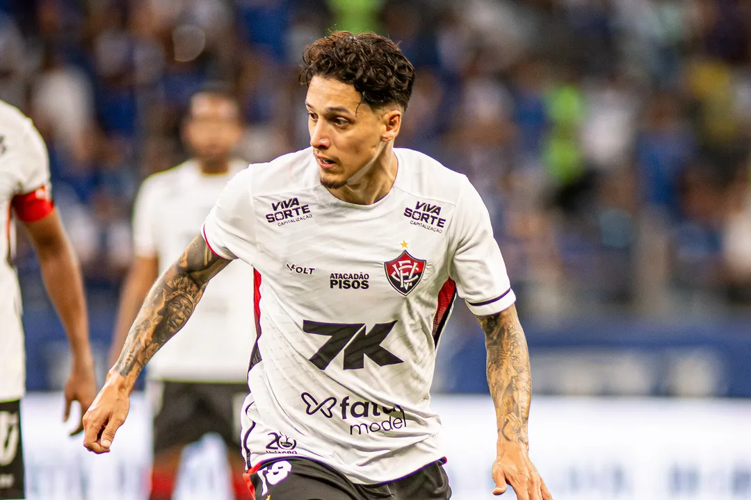Kike Saverio, atacante que estreou pelo Vitória no último sábado, 1º