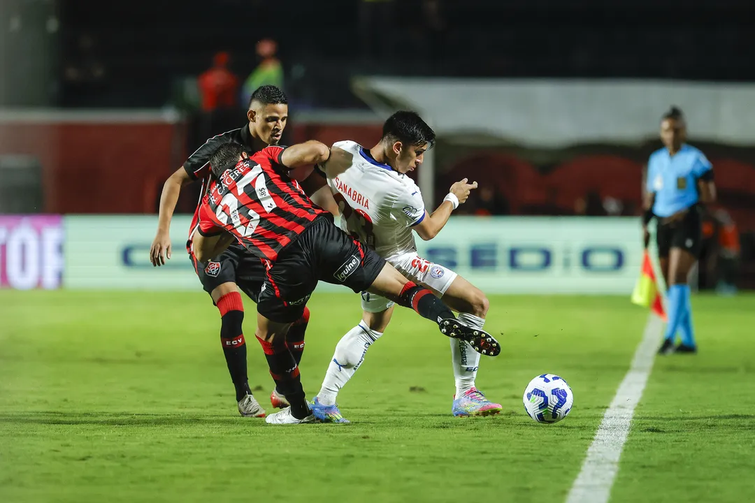 Vitória sobe e Bahia liga alerta com fim da rodada da Série A