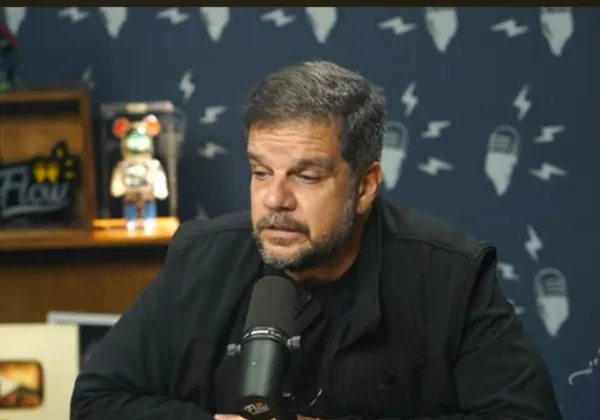 Rodrigo Pimentel durante participação no Flow Podcast