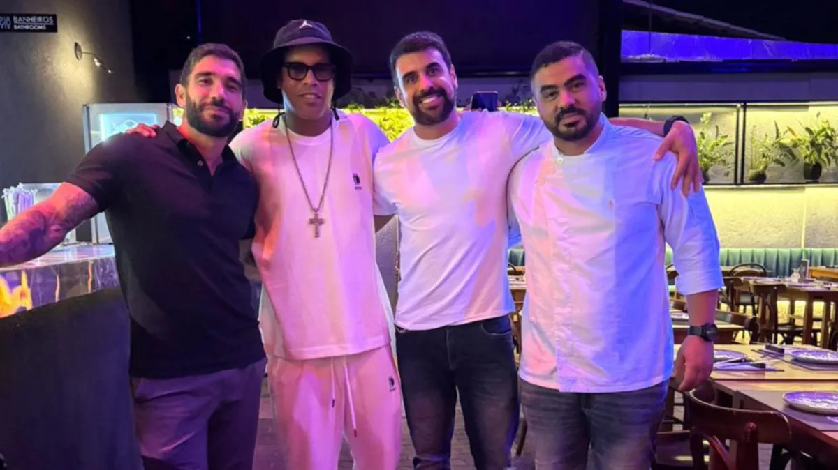 Ronaldinho em restaurante de Salvador