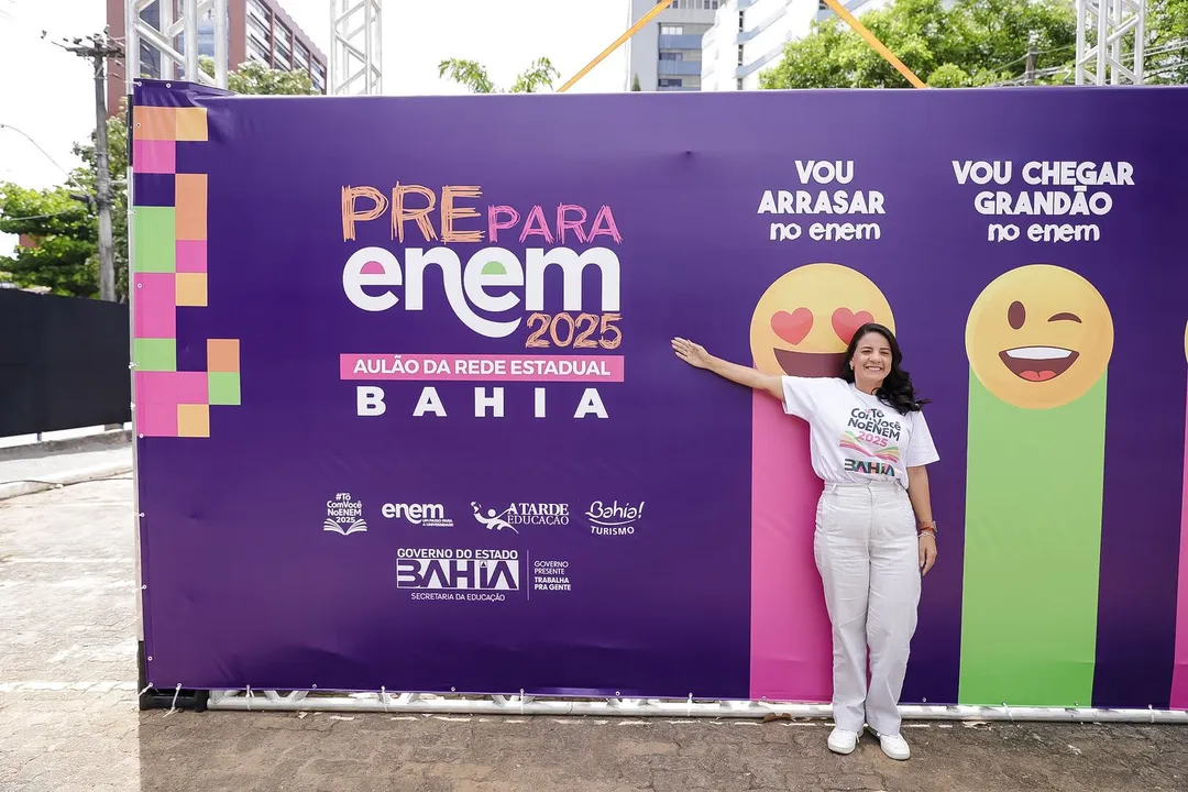 Secretária Rowenna Brito visita Arena A TARDE durante preparativos para o 'Prepara Enem'