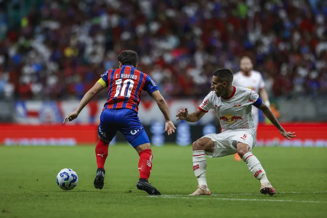 Everton Ribeiro contra o Bragantino