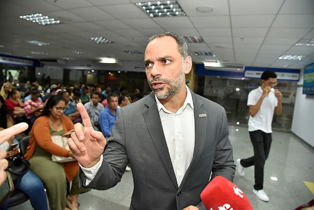 Augusto Vasconcelos é a favor da gratuidade da passagem no transporte público.