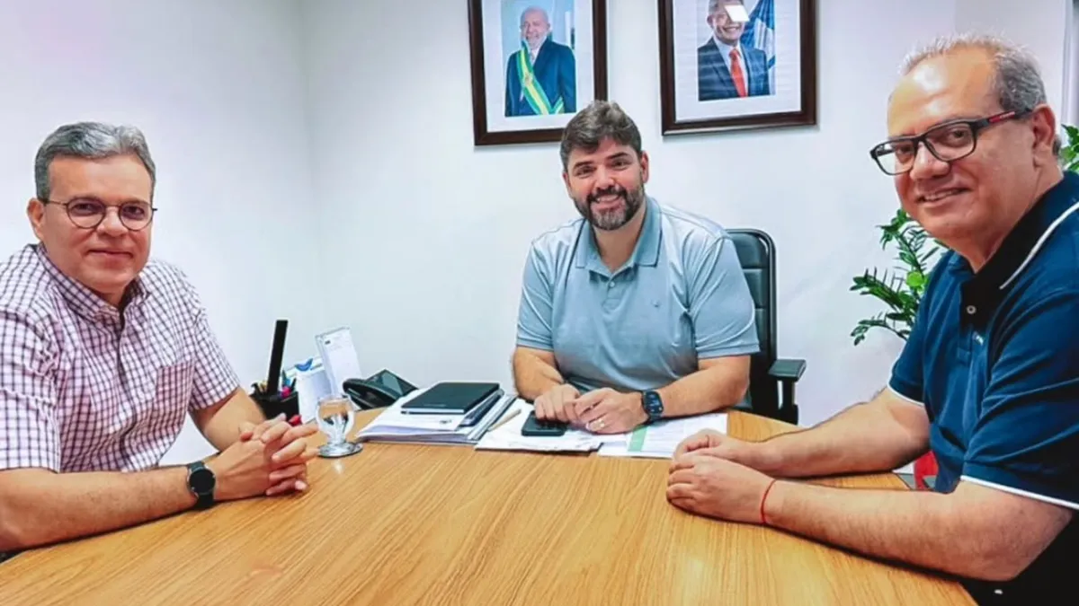 Adolpho Loyola durante encontro com vereadores de Salvador