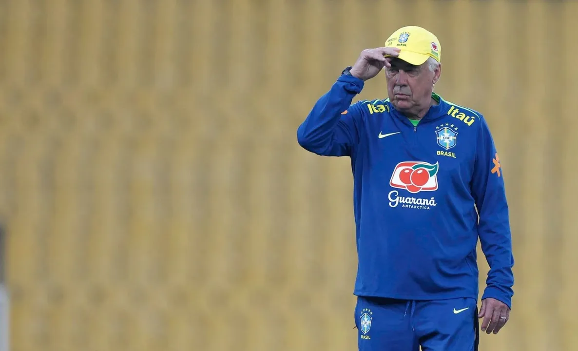Carlo Ancelotti em treinamento pela Seleção Brasileira