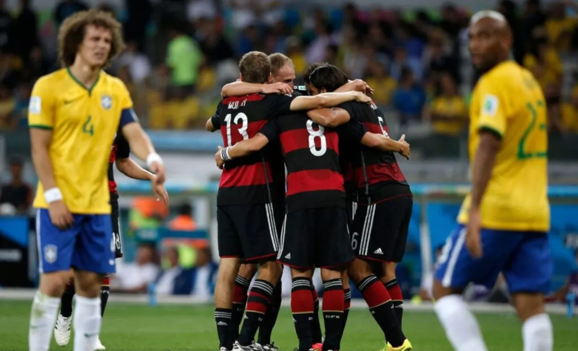 Jogadores da Alemanha comemorando gol sobre o Brasil em 2014