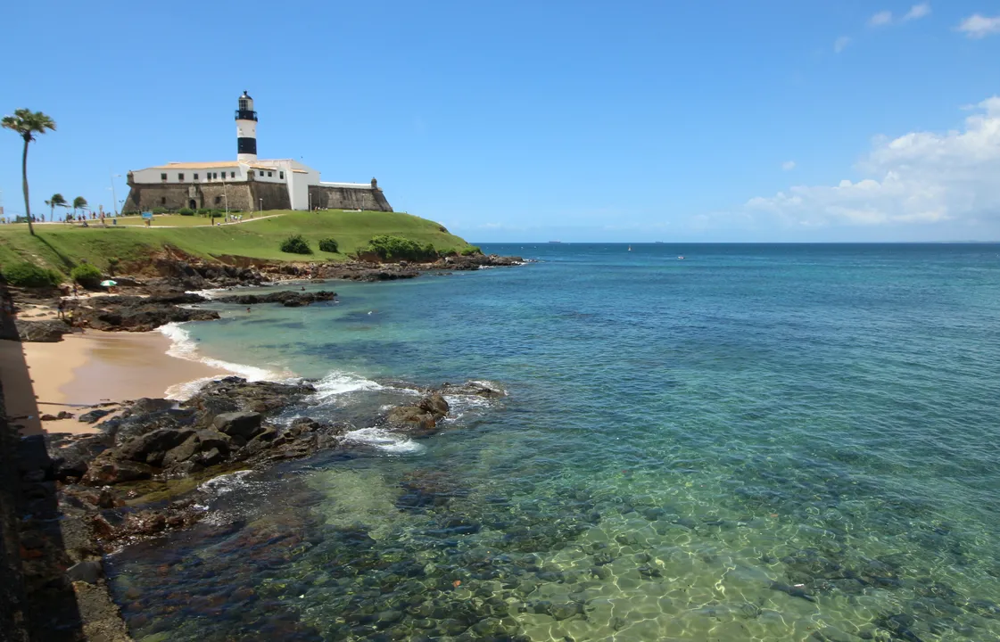 Farol da Barra, um dos principais pontos tiruísticos de Salvador