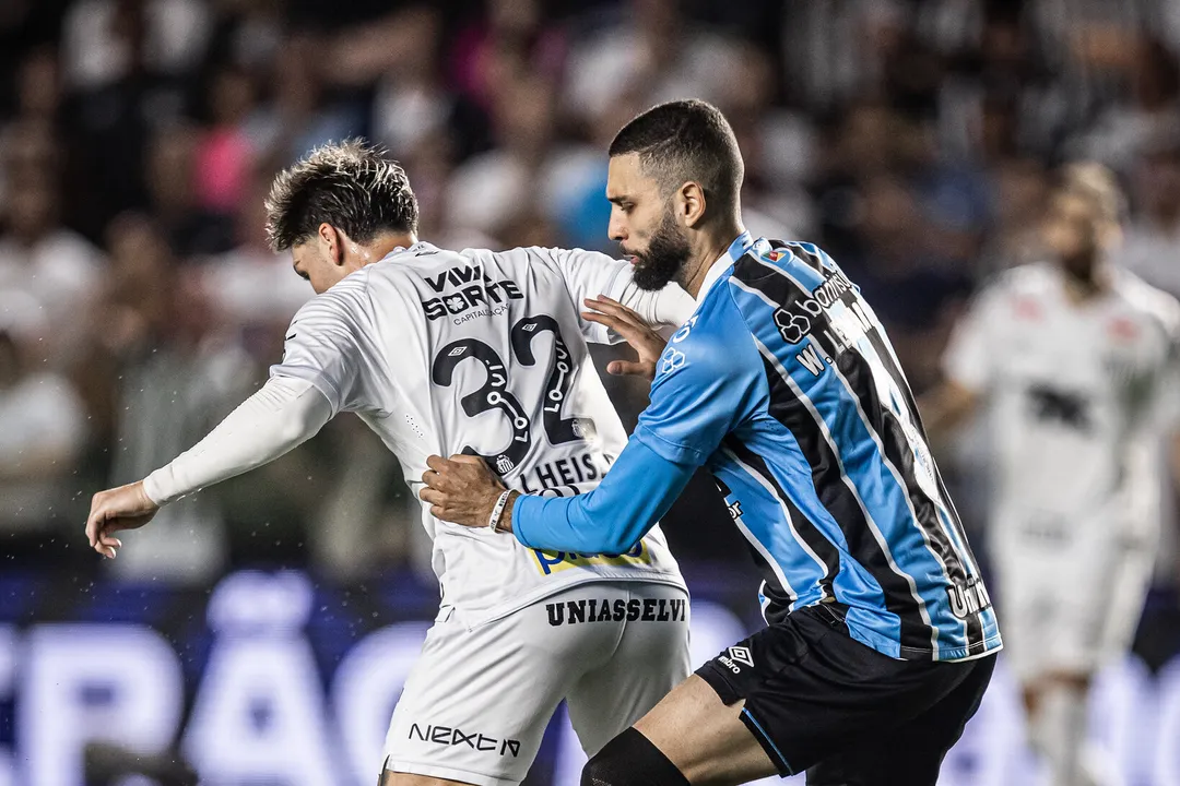 Vitória ganha fôlego na luta contra o rebaixamento após Santos e Grêmio empatarem