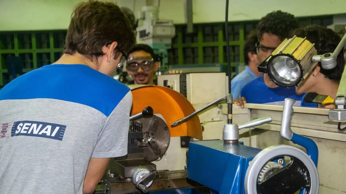 Senai abre mais de mil bolsas gratuitas para cursos