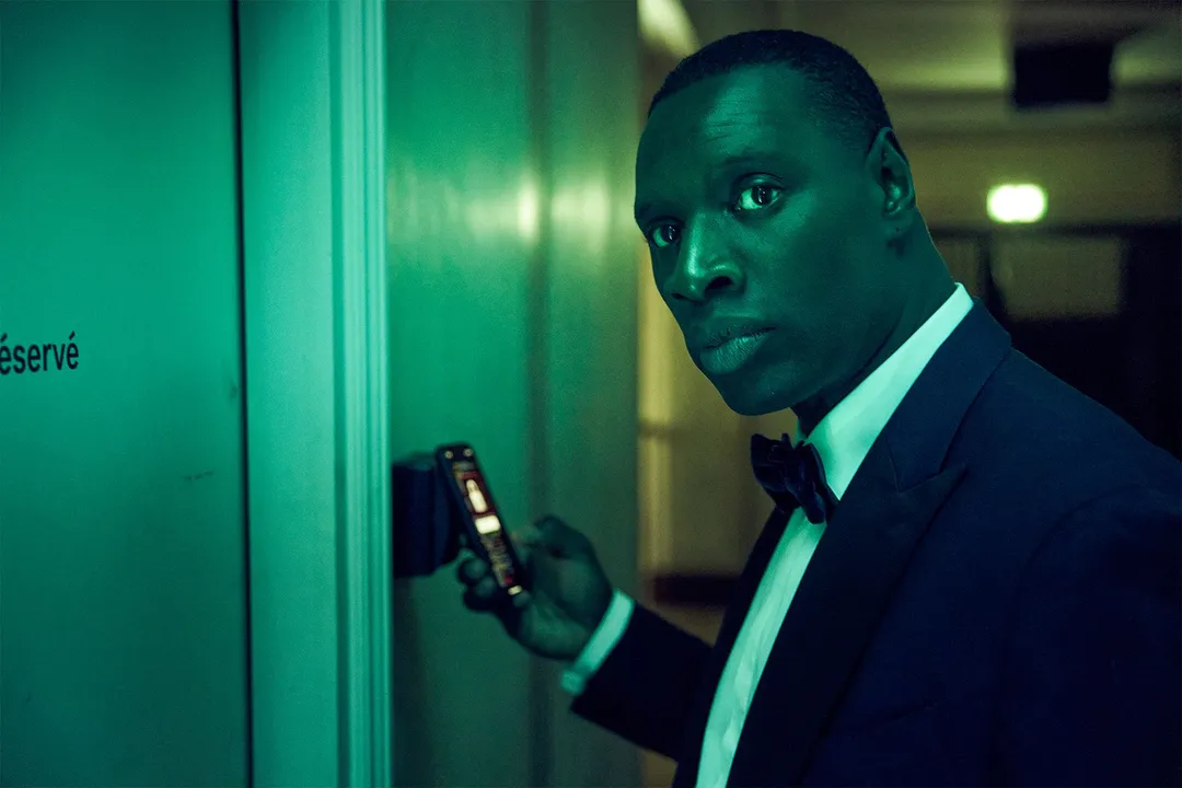 Personagem rouba o Museu do Louvre em série da Netflix