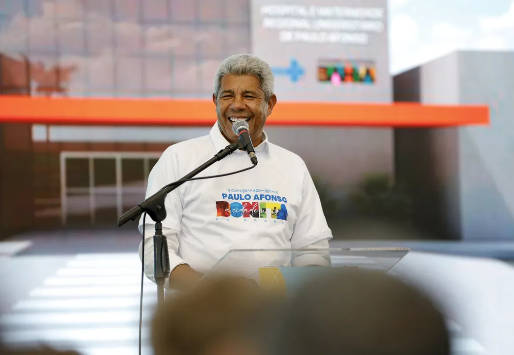 Governador Jerônimo Rodrigues (PT) assinou decreto que criou "superferiadão" na Bahia