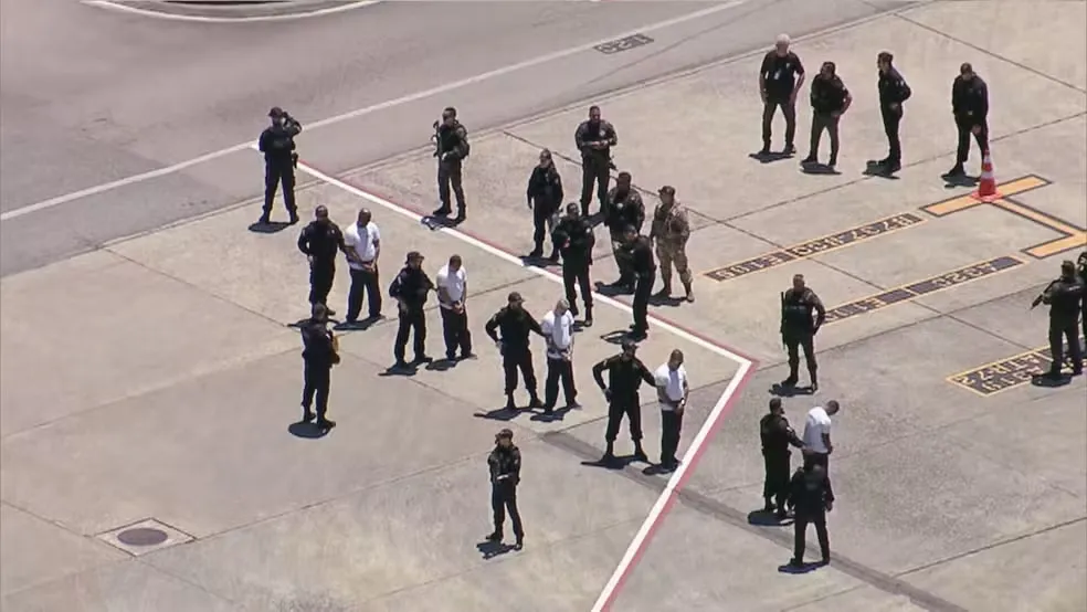 Os presos foram escoltados até o Aeroporto do Galeão